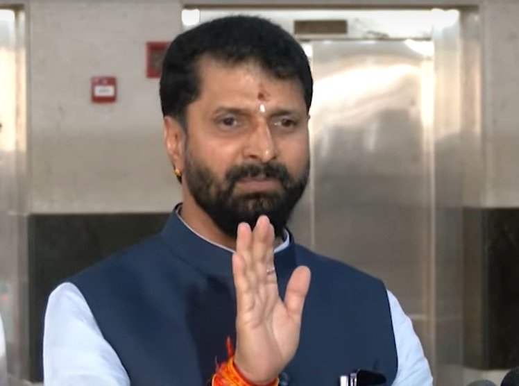 BJP leader warns retaliation if Cong eyes to induct leaders from his party in Karnataka