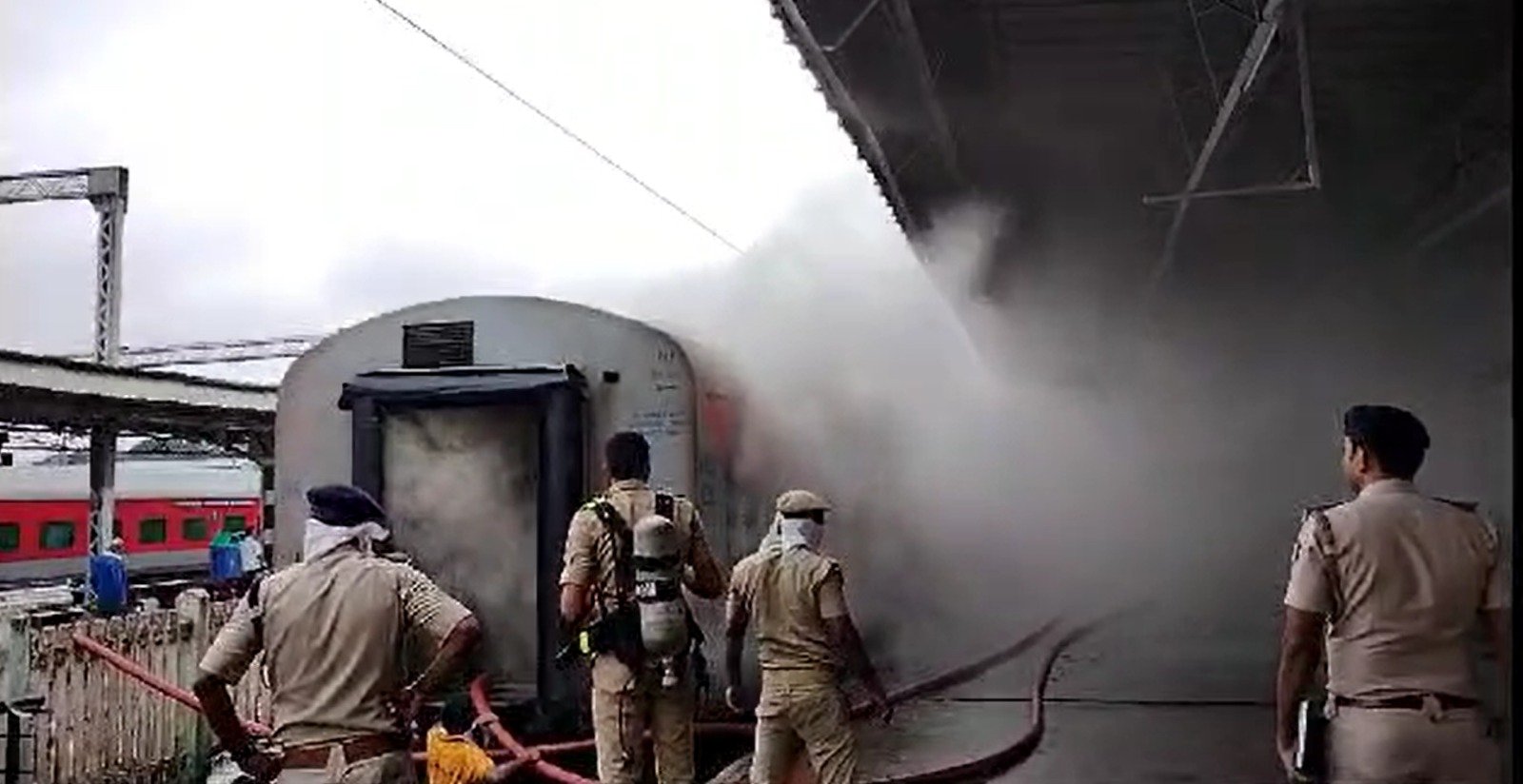 Fire accident in Udyan Express train in Bangalore