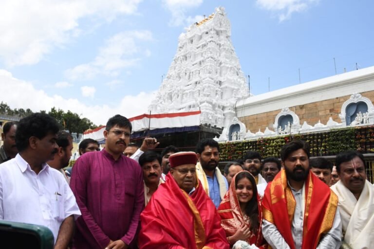 Governor Thaawarchand Gehlot visits Tirupati temple