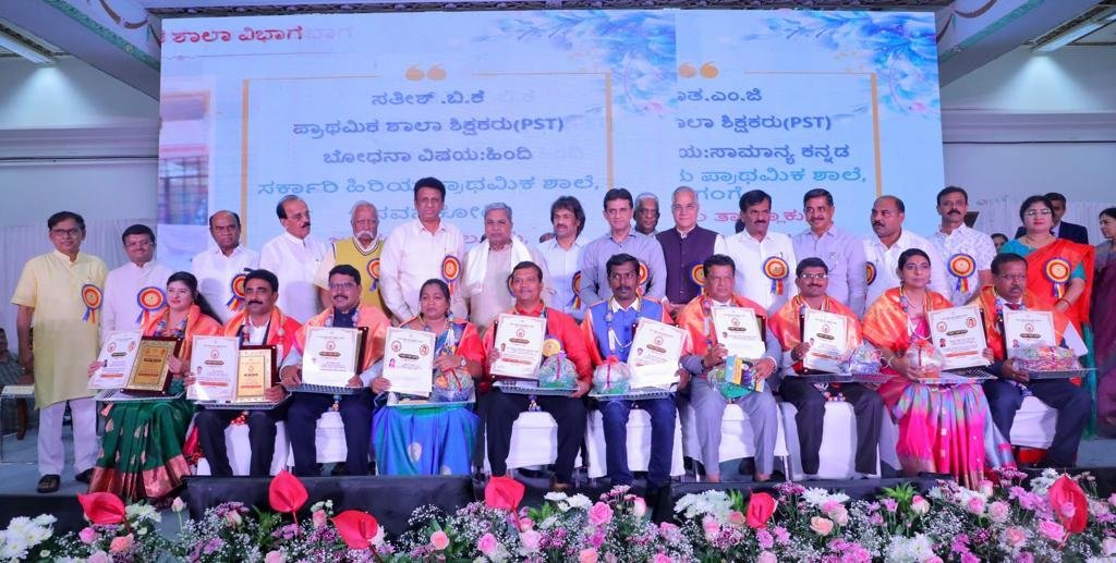 Teachers' Day 2023: Goal of education is to make children 'Vishwamanavas': Karnataka CM Siddaramaiah 2