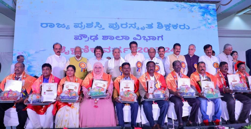 Teachers' Day 2023: Goal of education is to make children 'Vishwamanavas': Karnataka CM Siddaramaiah 3