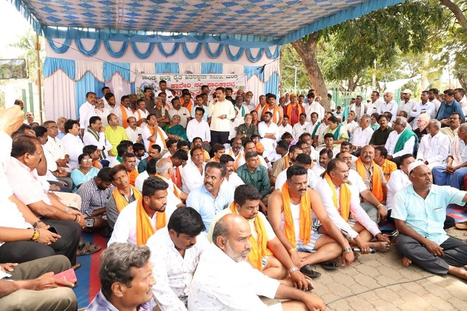 Karnataka: BJP leaders, workers stage protests in Mandya on release of Cauvery water to TN