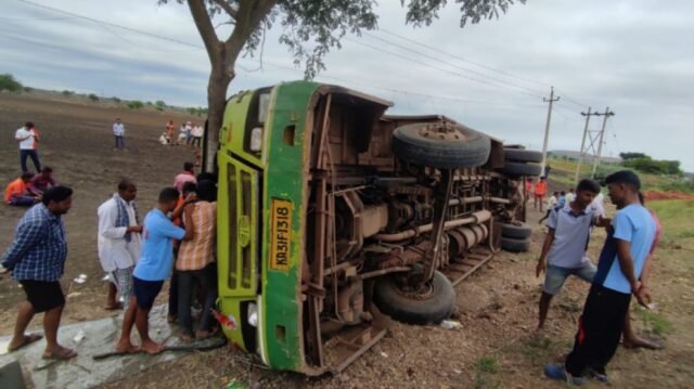 Belagavi | 20 students and two teachers hurt as bus overturns