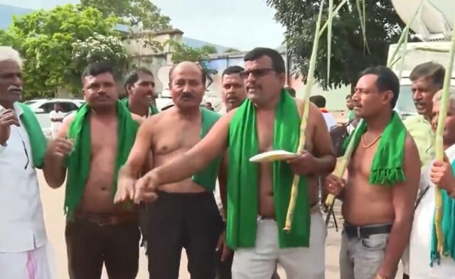 Farmers stage half-naked protest amid Bengaluru bandh over Cauvery water row