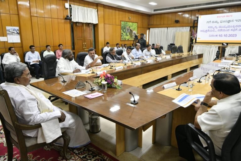 Karnataka CM Siddaramaiah directs officials to create Single Window system to resolve mining lease issue