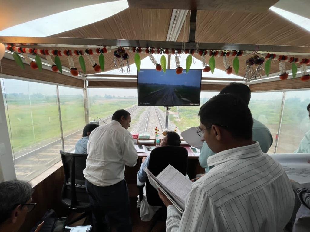 Bengaluru | Railway Board Member Inspects Redevelopment Works of Yeshavantpur and Cantonment Railway Stations 2
