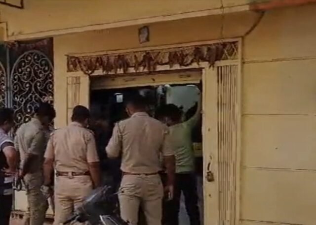 Bengaluru: Jewelry Store Owner Shot, Robbers Flee with 1kg of Gold