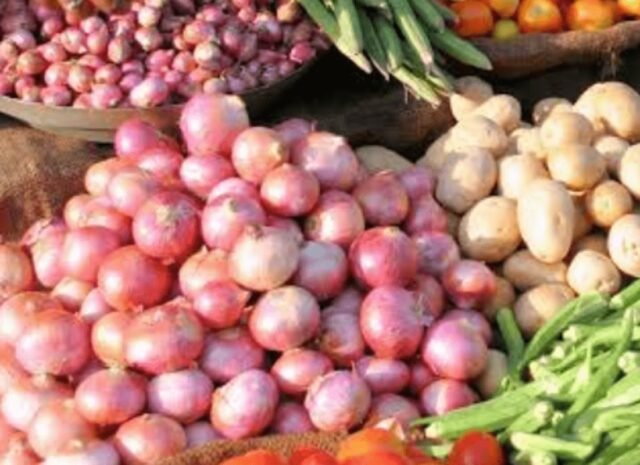 Govt imposes minimum export price of USD 800 per tonne on onion till Dec 31