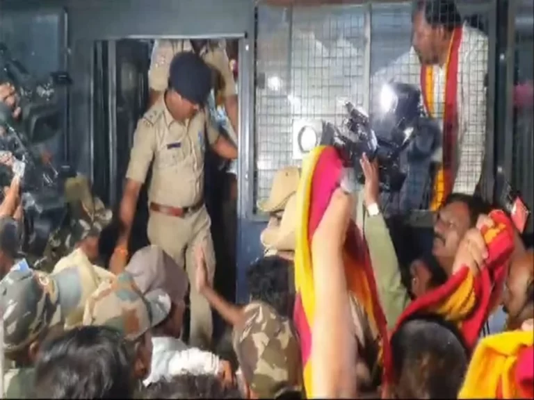 Karnataka: Mandya police detains members of pro-Kannada organisations protesting over Cauvery water issue