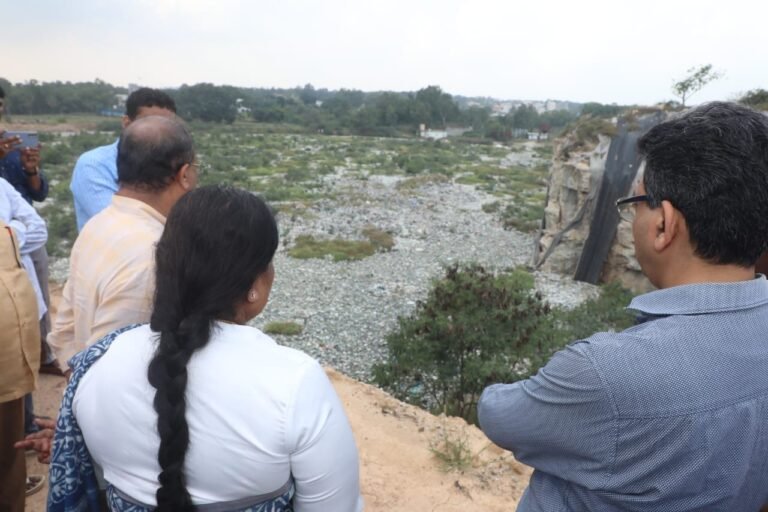 BBMP Commissioner Tushar Giri Nath visit to Mahadevapura garbage plant... Mittaganahalli dumping site
