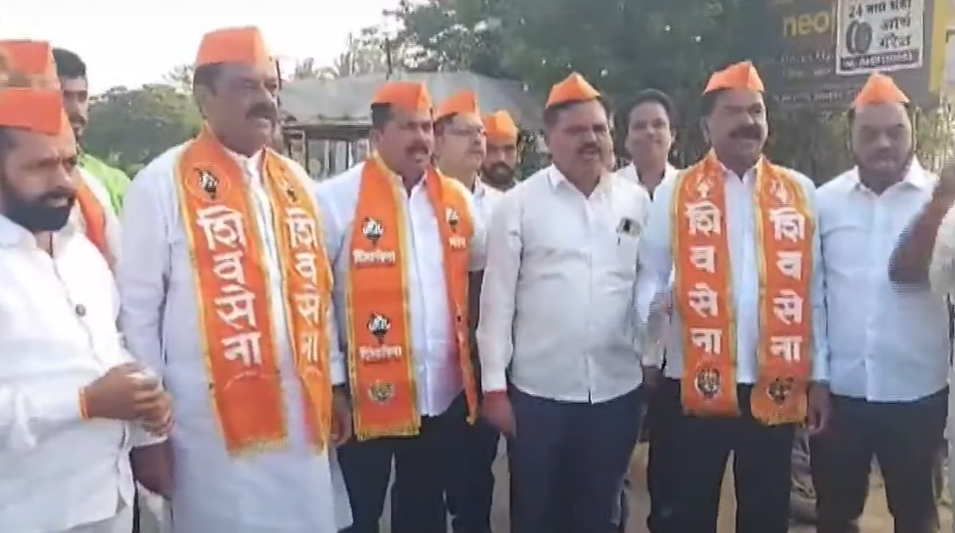 Karnataka Vs Maharashtra | Police stop Shiv Sena activists from entering Belagavi at Maharashtra border