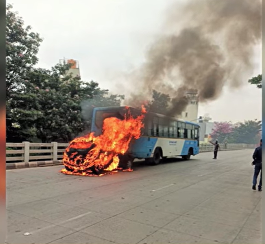 Bengaluru | Car Collides with BMTC Bus and Ignites Fire