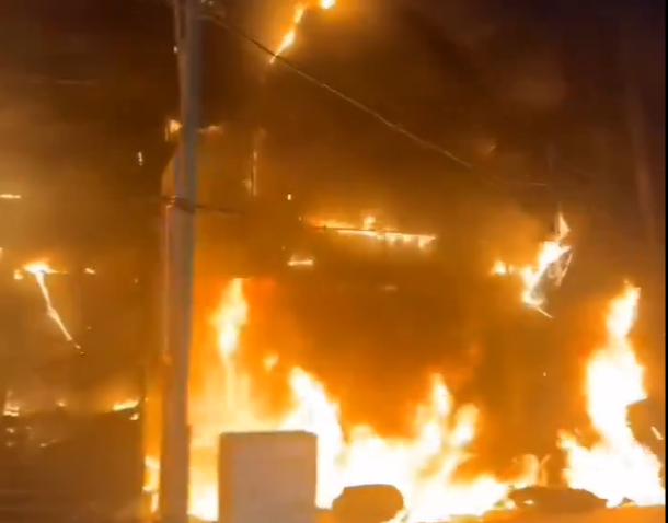 Massive Fire Accident Near Marathahalli Bridge: Four People Had Thrilling Escape