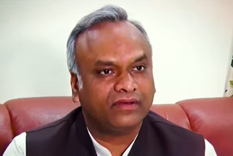 Karnataka Minister Kharge appeals to disgruntled BJP MLA Yatnal to expose COVID irregularities