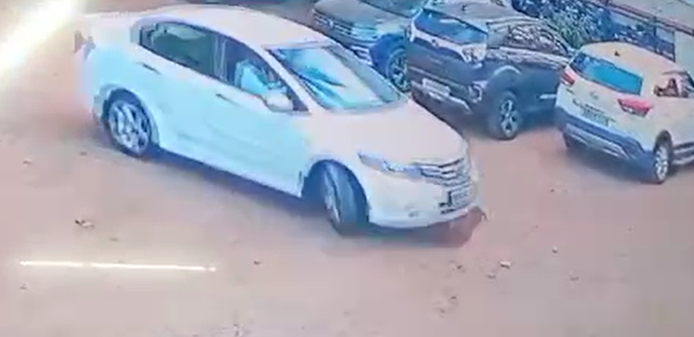 Disturbing Footage: Car Fatally Runs Over Sleeping Dog in Bengaluru 2 Disturbing Footage: Car Fatally Runs Over Sleeping Dog in Bengaluru