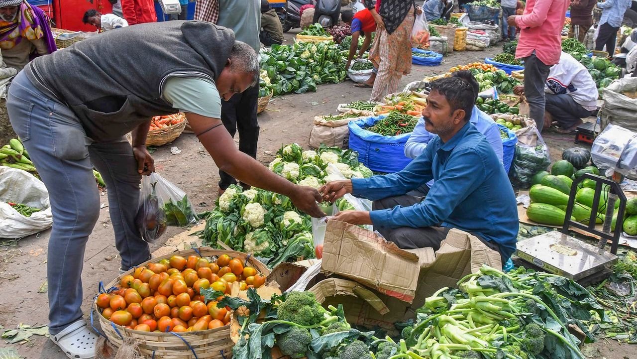Price of farm produce, milk, poultry may surge if farmer agitation persists: Traders