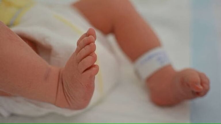 Newborn girl found abandoned outside house in Thane