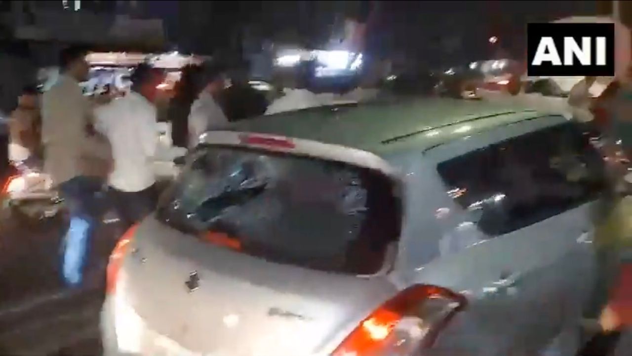 Journalist Nikhil Wagle’s car attacked by BJP workers for ‘offensive’ remarks on Modi, Advani