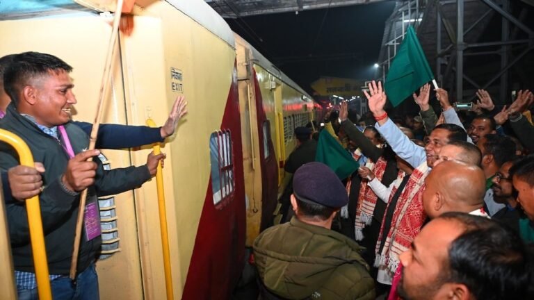 Special ‘Aastha’ train to Ayodhya flagged off from Gujarat’s Mehsana
