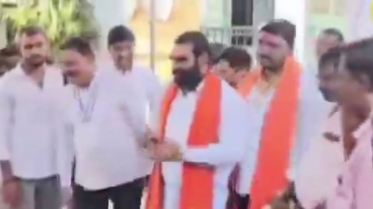 Don’t eat if your parents don’t vote for me: Shiv Sena MLA Santosh Bangar tells kids