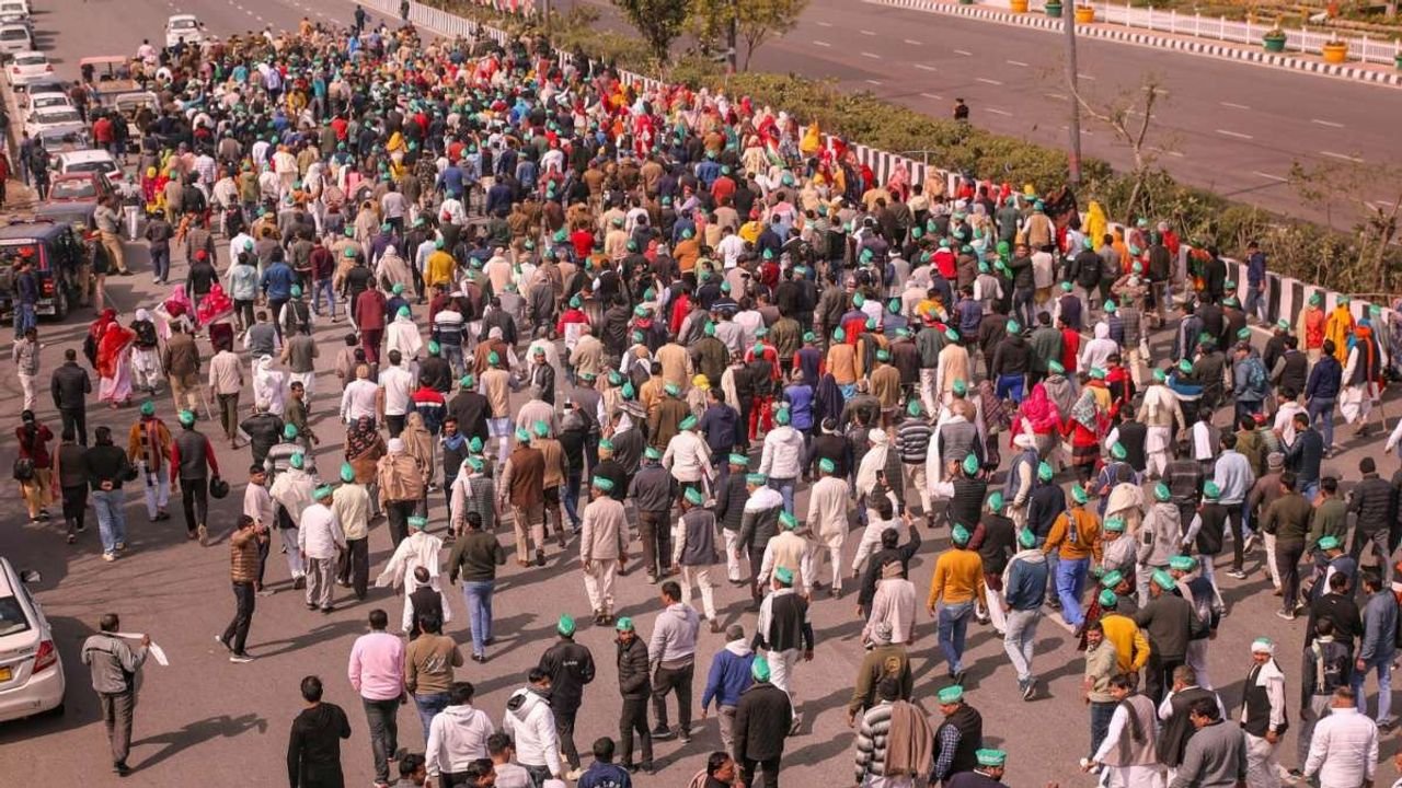 SKM says around 100 farmers from Karnataka stopped at Bhopal