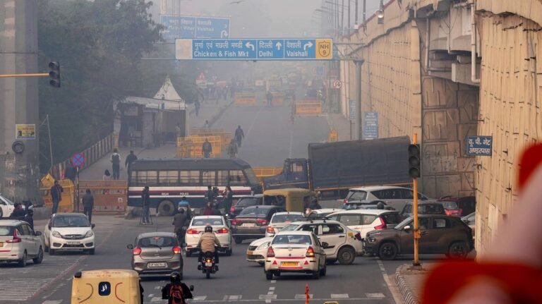 Cold morning in Delhi, minimum temperature 7.3 deg C