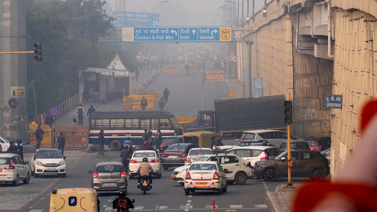 Cold morning in Delhi, minimum temperature 7.3 deg C