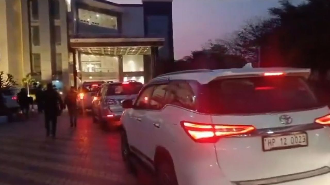 6 Cong MLAs, who cross-voted in RS polls, return to Shimla from 'undisclosed location'