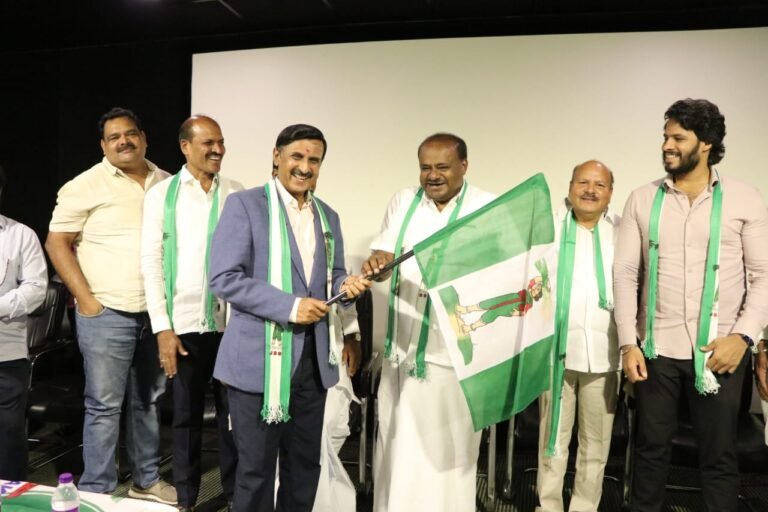 Retired IPS officer Jyoti Prakash Mirji joins JDS party