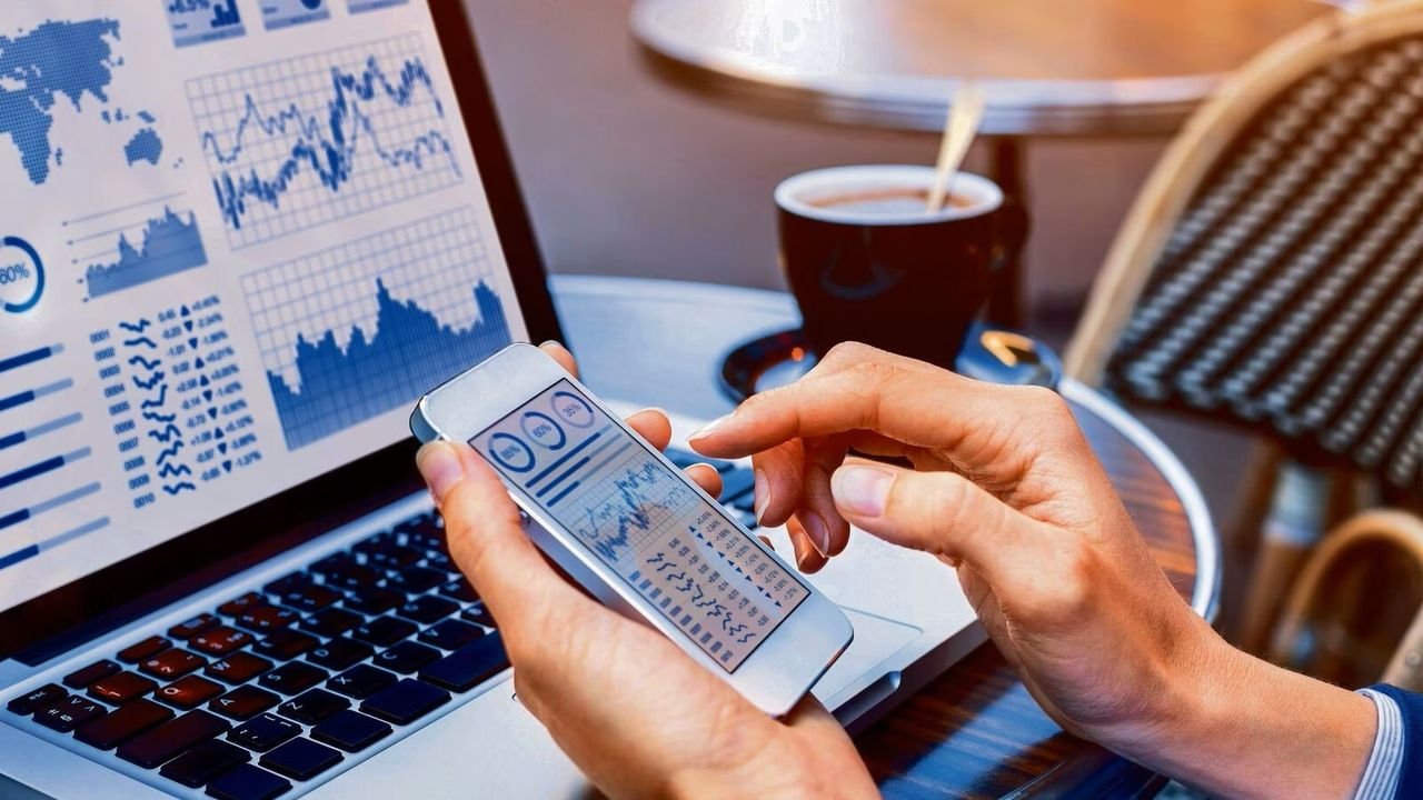 Stock market sees volatile trading in morning session, Sensex at 71,647