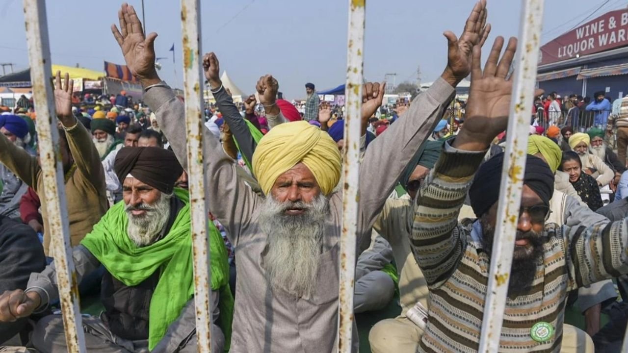 Modi govt deploys Union ministers to hold talks with protesting farmers