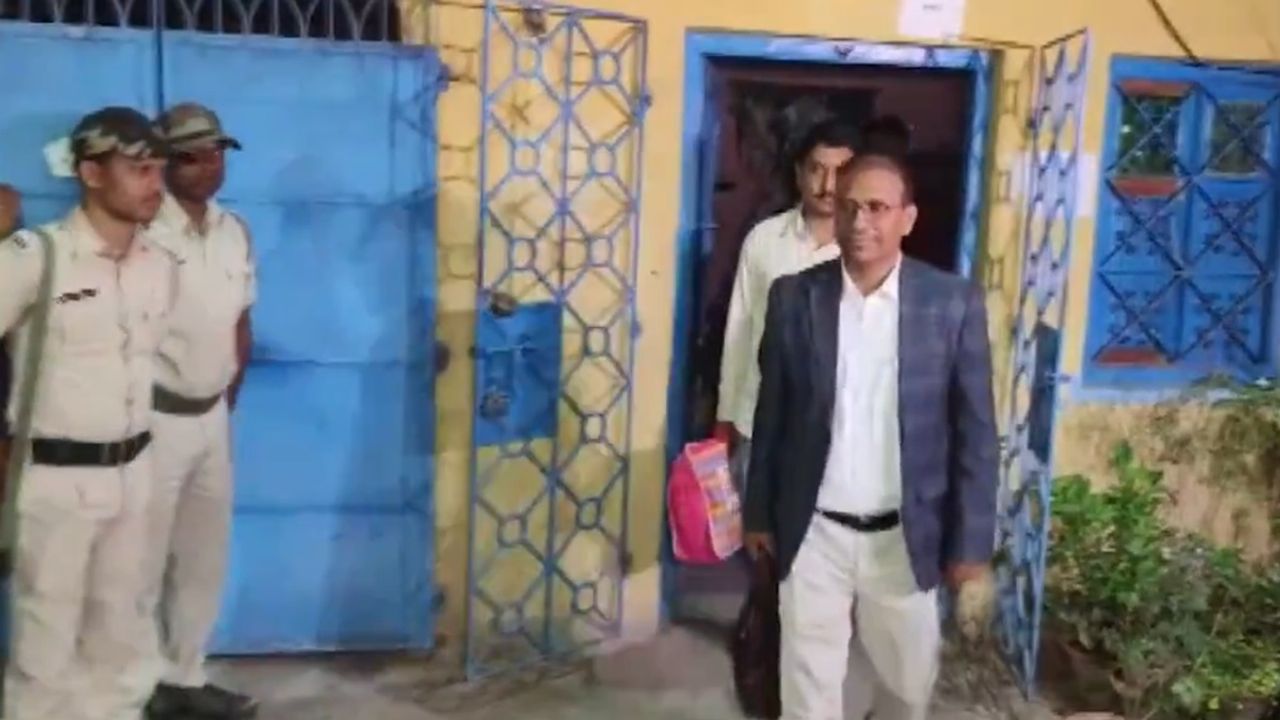 Property documents, Rs 40 lakh in cash seized from Bengal minister’s residence: ED