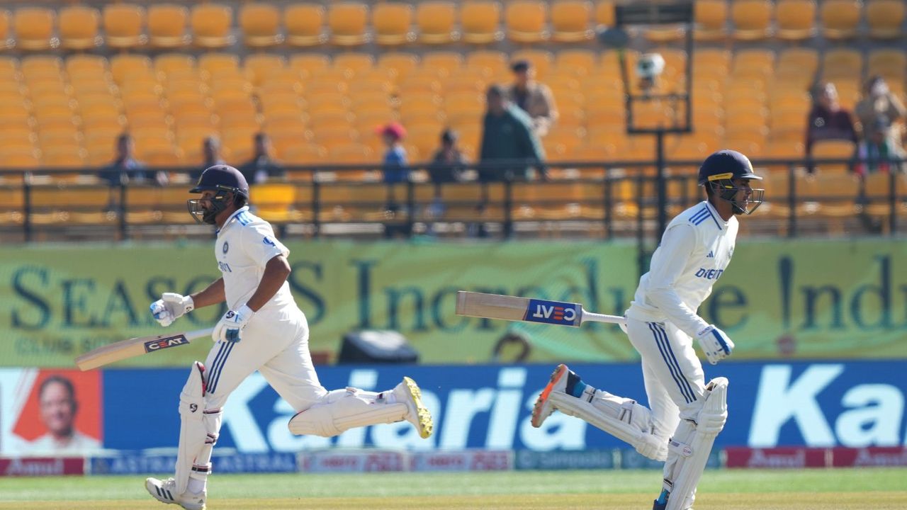 Rohit, Gill hundreds lead India to 264/1 at lunch