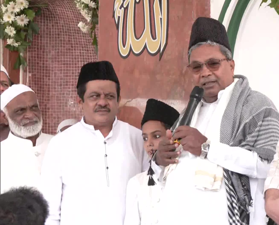 CM Siddaramaiah with Muslim leaders