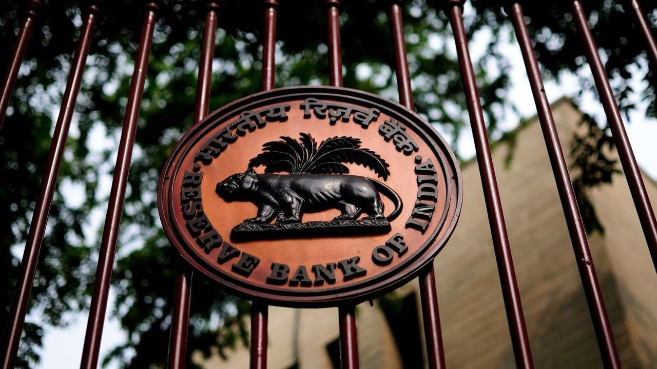 Food price uncertainties to weigh on inflation trajectory, RBI retains FY’25 forecast at 4.5 pc