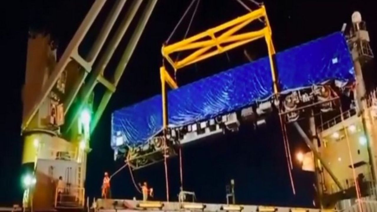 16 new metro rail coaches arrive at Kolkata port