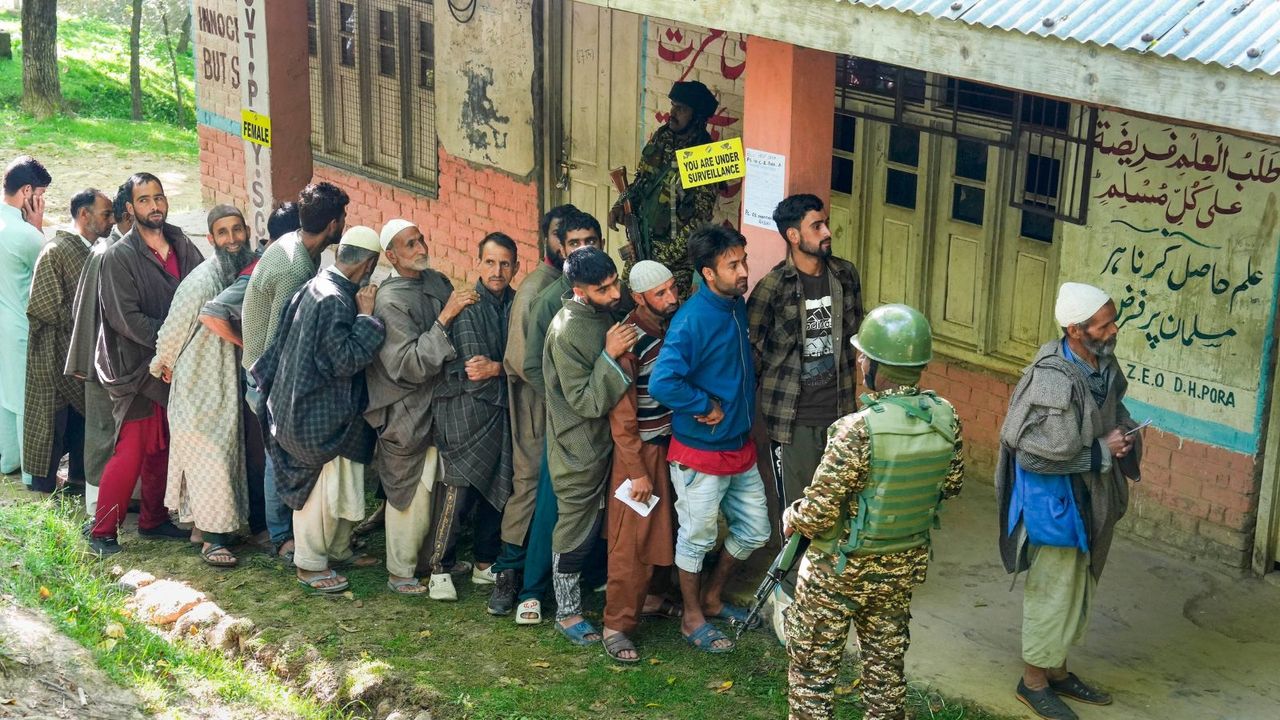 Brisk polling in Anantnag-Rajouri, 35.22% turnout till 1.00 pm