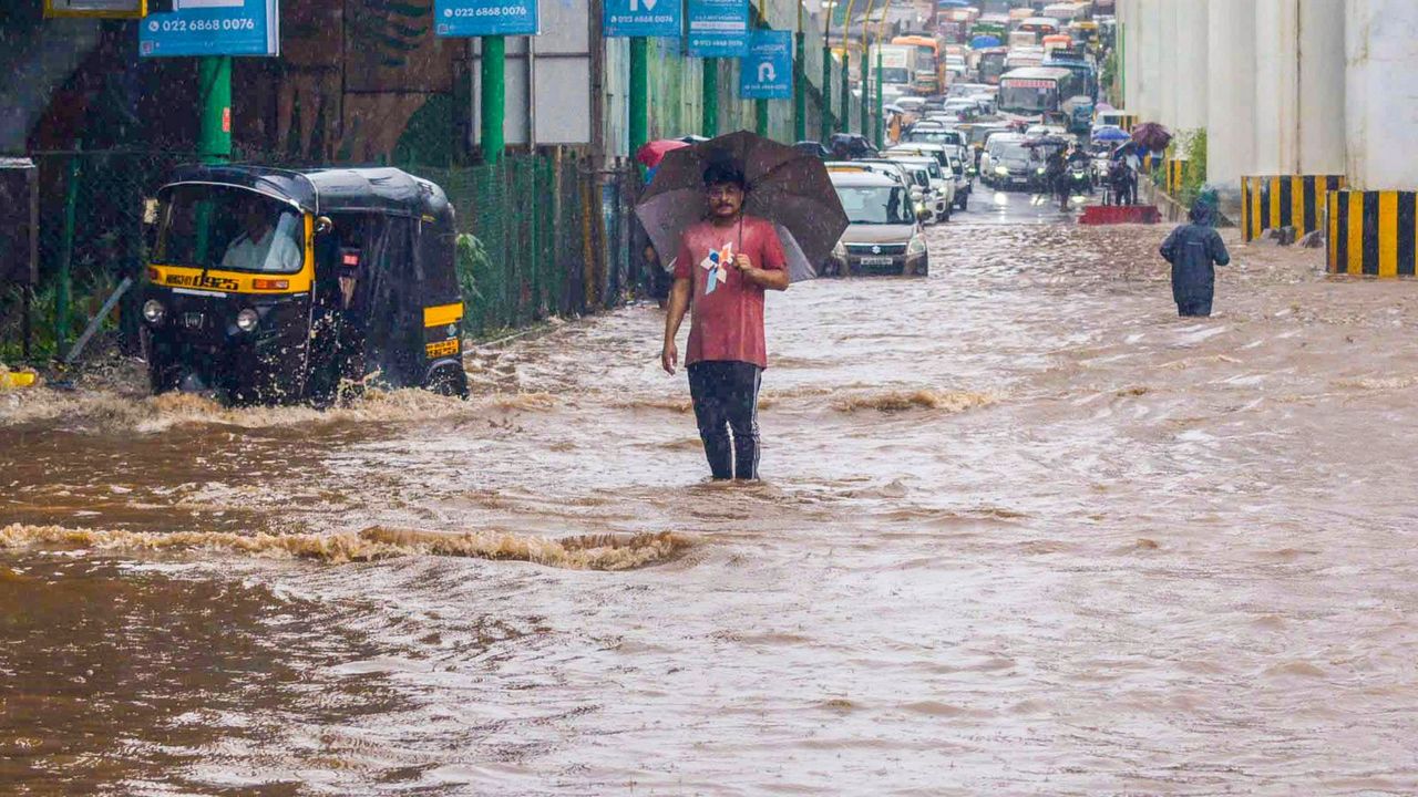 Heavy rains lash Thane, Palghar; hundreds shifted, some MSRTC bus services suspended