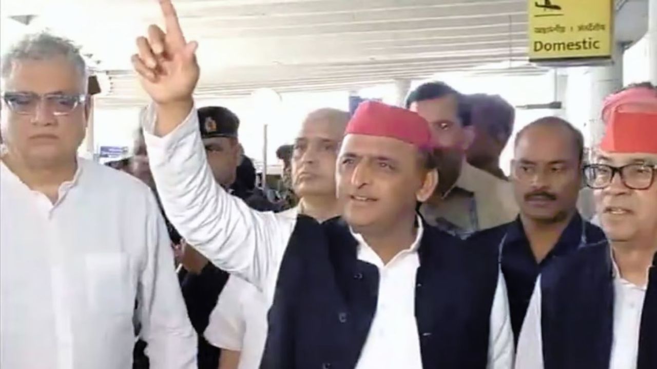 Govt at Centre won't last long: Akhilesh Yadav at TMC Martyrs' Day rally