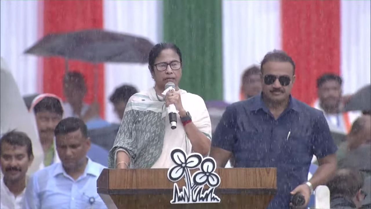 BJP-led govt at Centre would not last long: Mamata Banerjee at Martyrs' Day rally