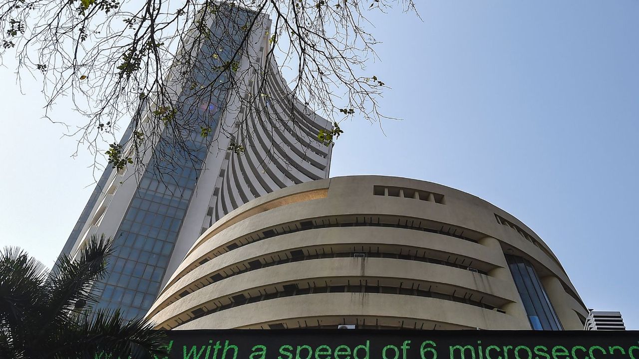 Markets hit record high levels for 5th day; Nifty closes above 25k