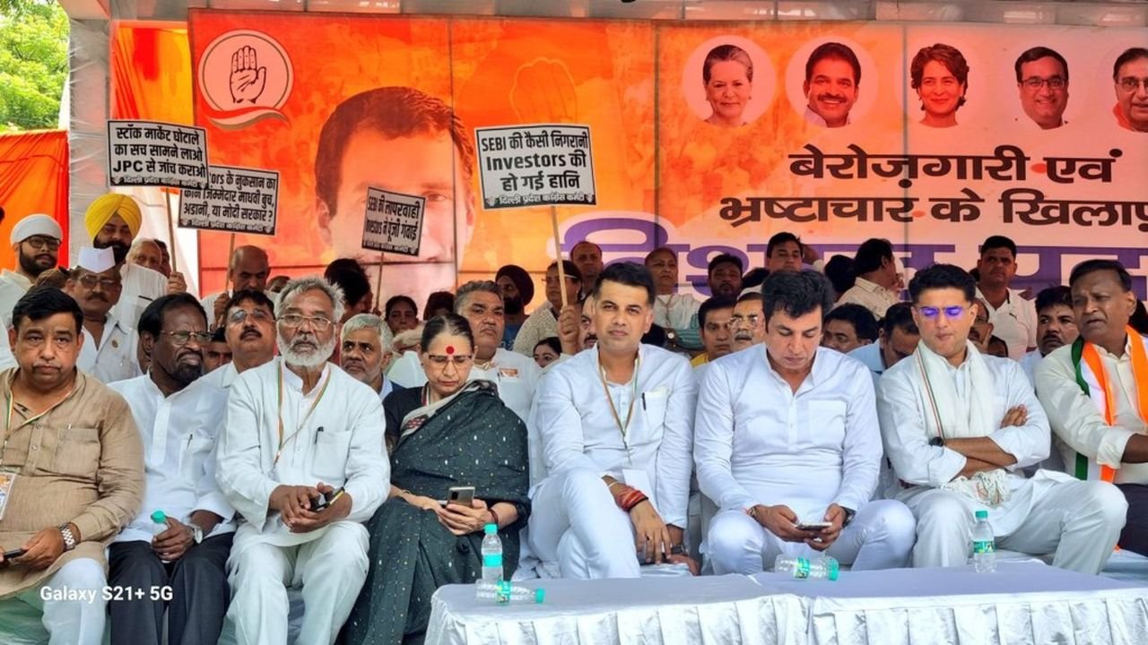 Delhi Cong protests at Jantar Mantar for SEBI chief’s resignation, JPC probe into Adani issue