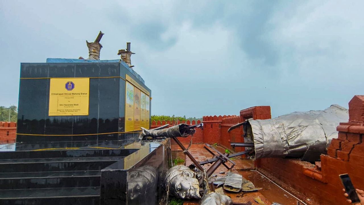 FIR filed against contractor and structural consultant over collapse of Shivaji Maharaj's statue