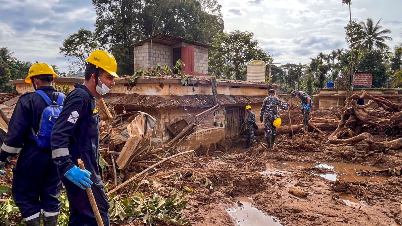 Search mission resumes in landslide-hit Wayanad; hundreds of civil volunteers take part
