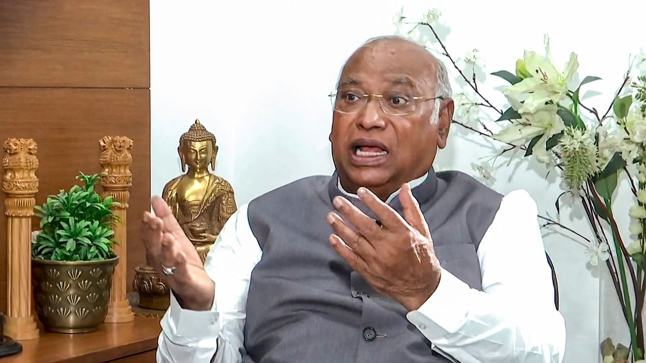 JPC imperative to probe ‘massive scandal’: Kharge after Hindenburg allegations