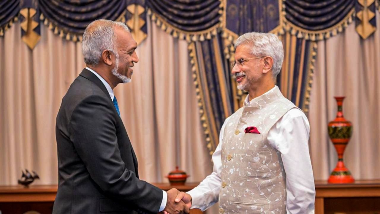 Maldives transfers 28 islands to India