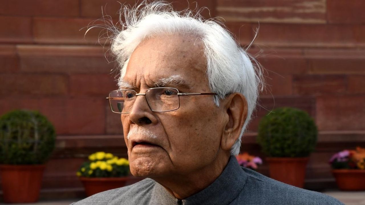 Made profound contribution to India’s diplomacy: Cong leaders condole Natwar Singh’s demise