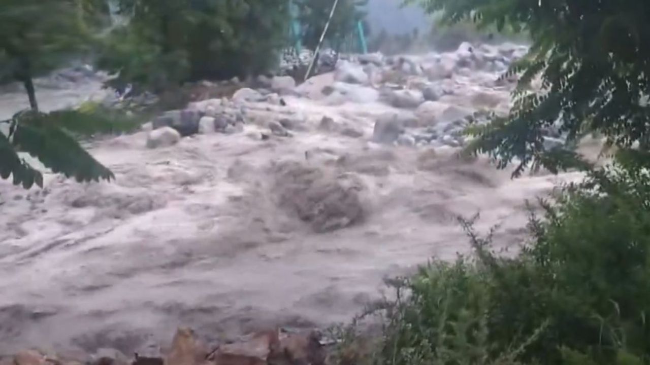 Cloudburst in J-K's Ganderbal; Srinagar-Leh highway closed