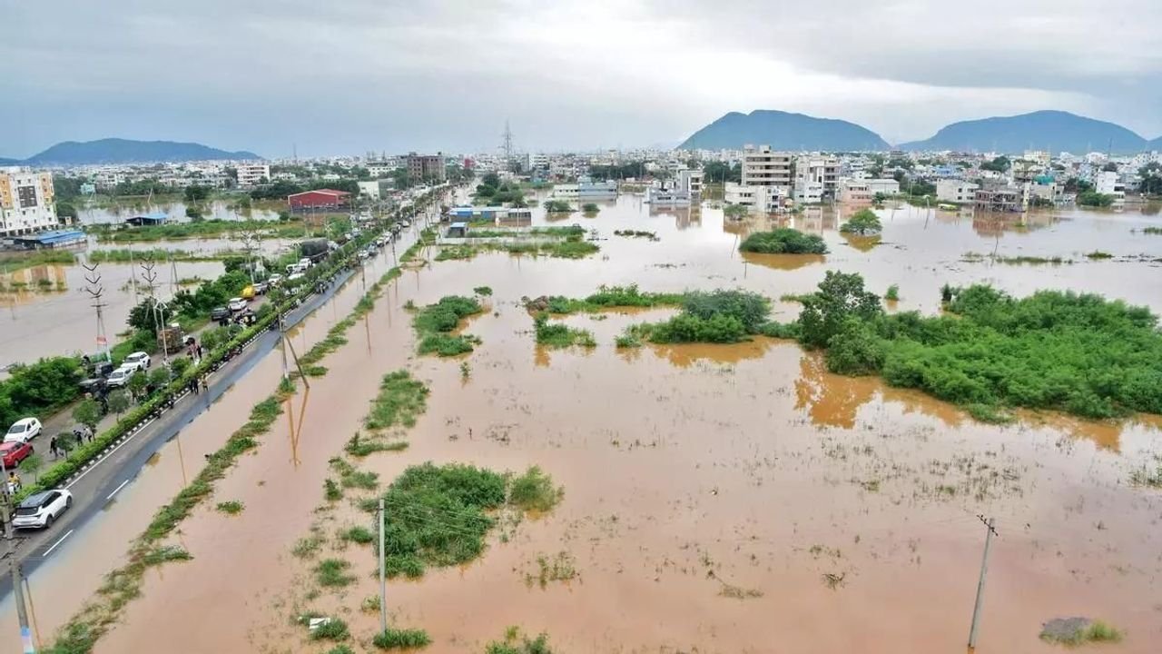 Maharashtra: Ten die, crops destroyed in rain-hit Marathwada region