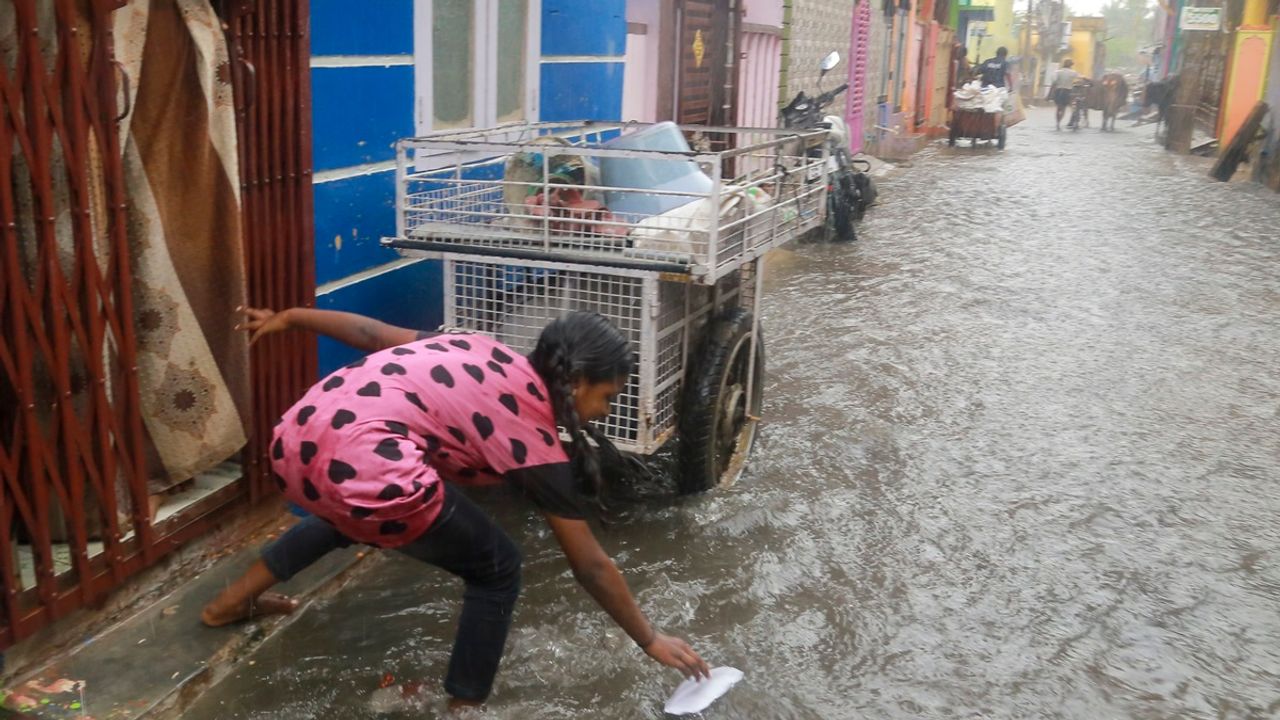 Several areas in Odisha receive rainfall, Dana weakens into low pressure area